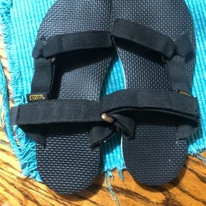 Teva’s women’s original universal sandal